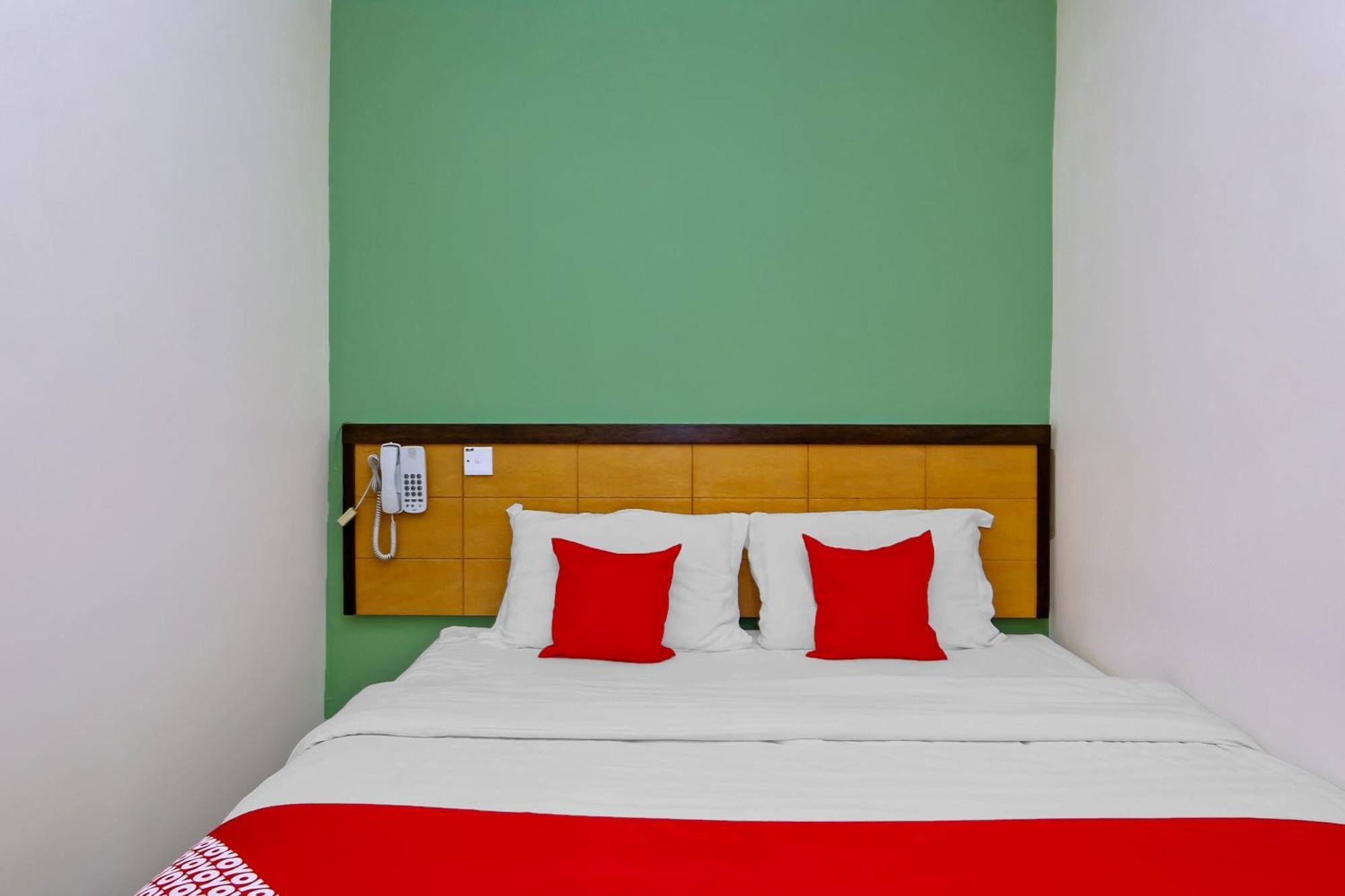 OYO 44054 Holiday Mansion Inn Sibu Bagian luar foto