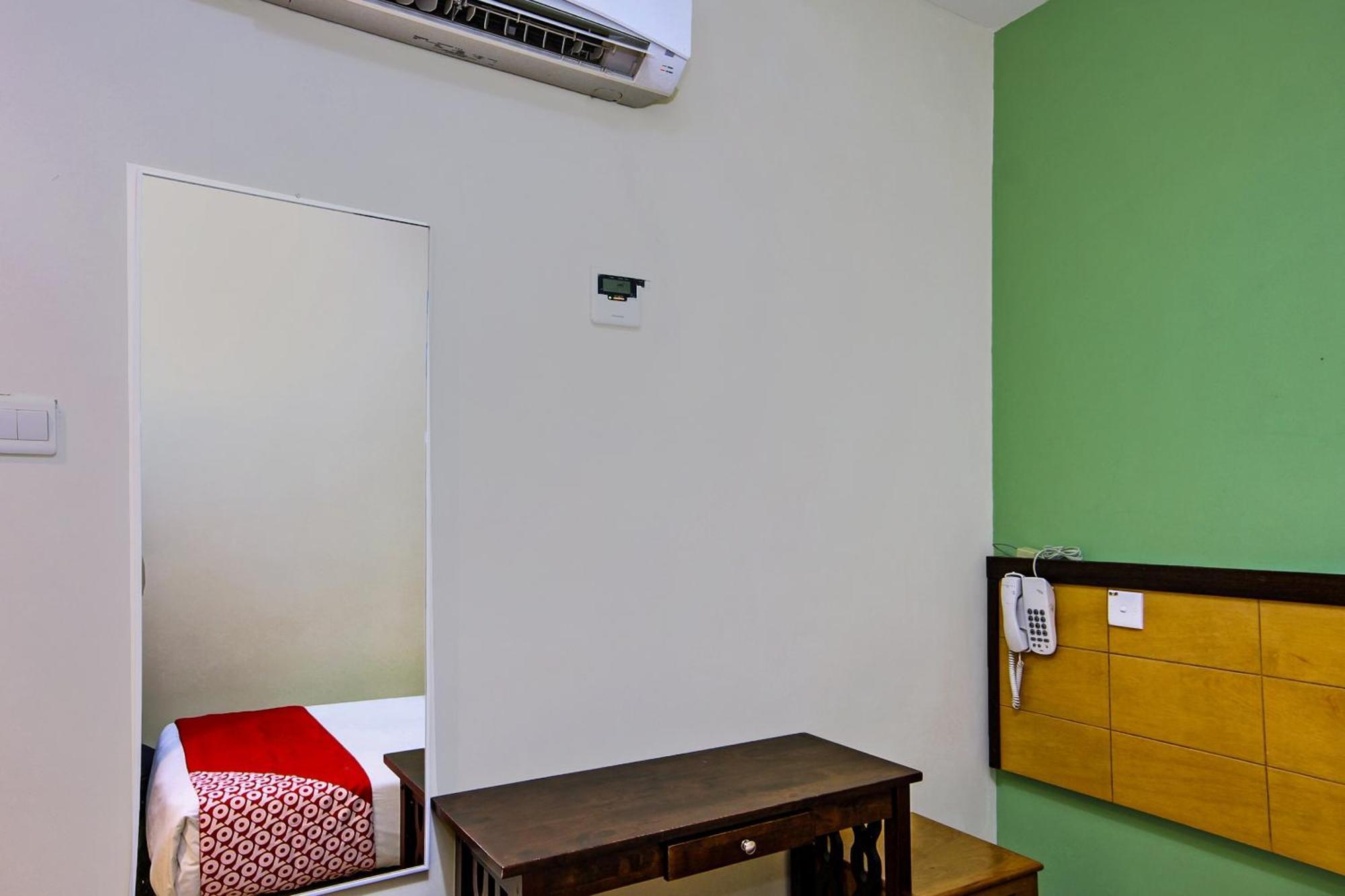 OYO 44054 Holiday Mansion Inn Sibu Bagian luar foto
