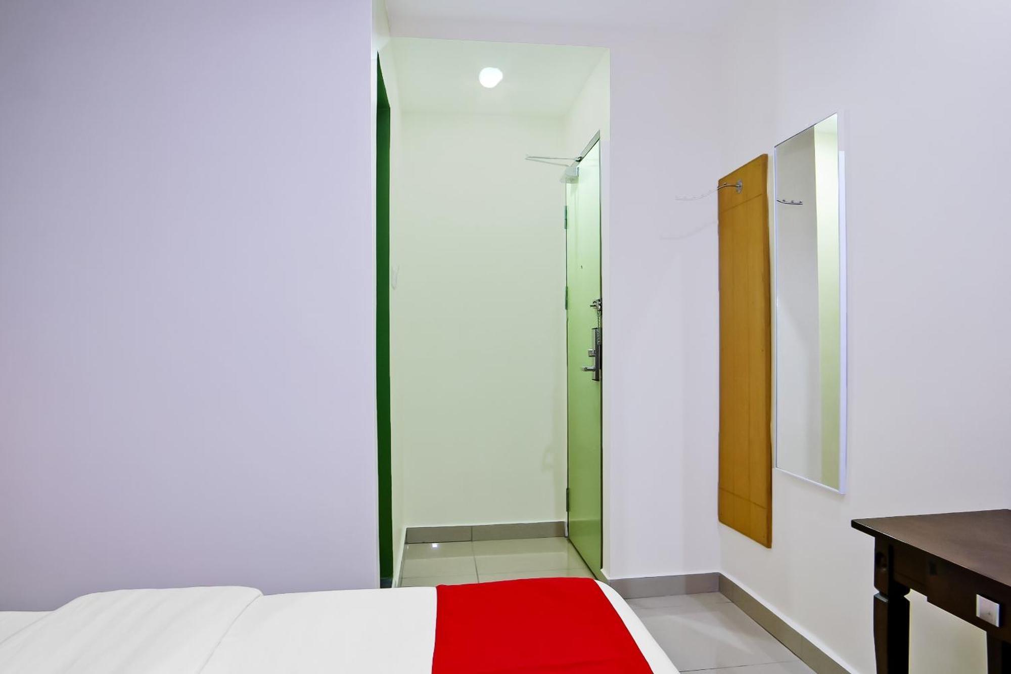 OYO 44054 Holiday Mansion Inn Sibu Bagian luar foto